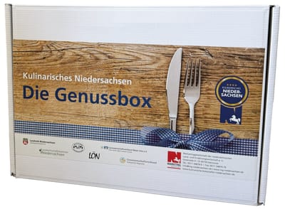 Geschlossene Genussbox Niedersachsen in hochwertiger Geschenkverpackung mit Holzoptik-Design