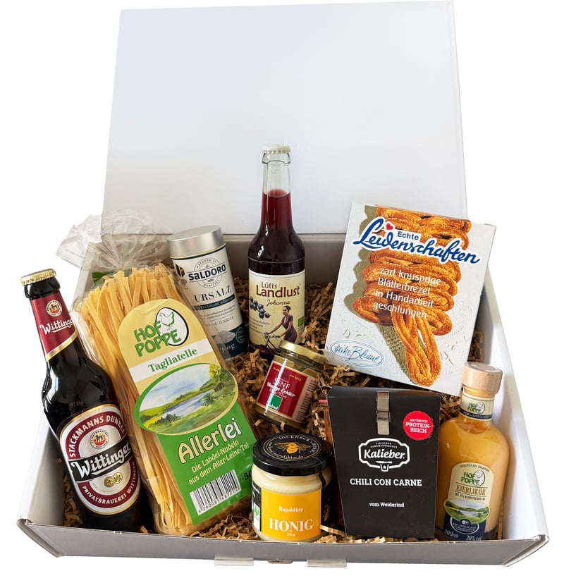 Geöffnete Genussbox Niedersachsen mit prämierten Produkten aus Niedersachsen