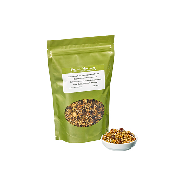 Knuspermüsli von Buchweizen mit Frucht Knuspermüsli von Buchweizen mit Frucht